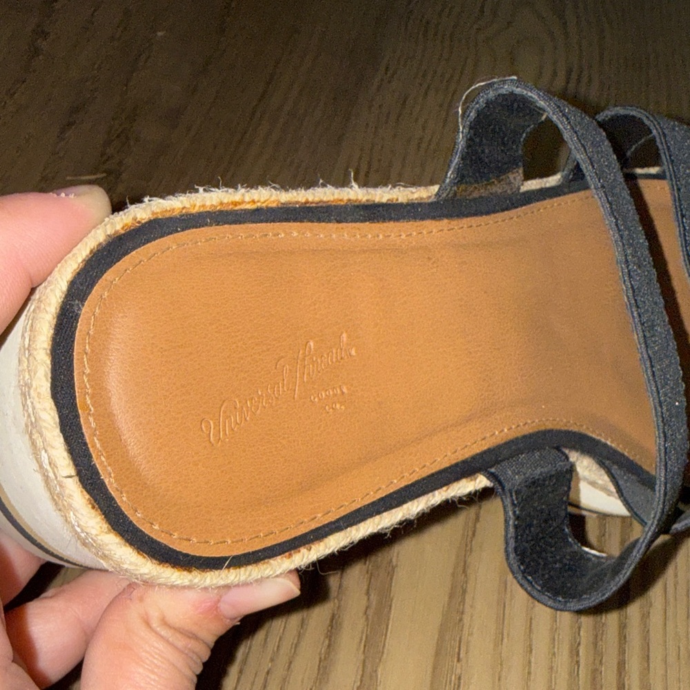 Universal Thread Black Platform Slides - Picture 5 of 5